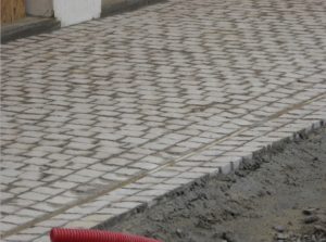 Création d'une ceinture en allée pavée pour une villa à Arbonne